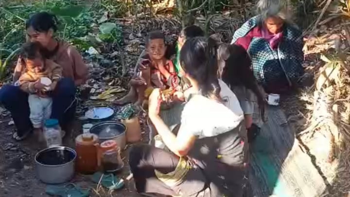 Warga Golo Lero Bertahan di Luar Rumah Pascagempa