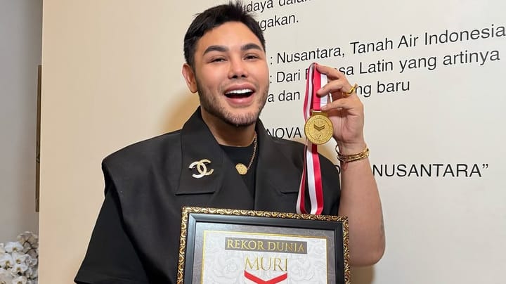 Ivan Gunawan Raih Rekor MURI Lewat Pameran Busana Imersif NUSANOVA 2.0 "SEKAR JAGAT"