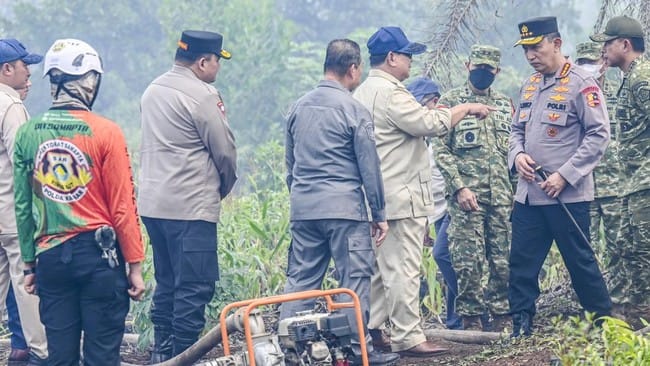 Prabowo Tinjau Langsung Karhutla di Kalbar