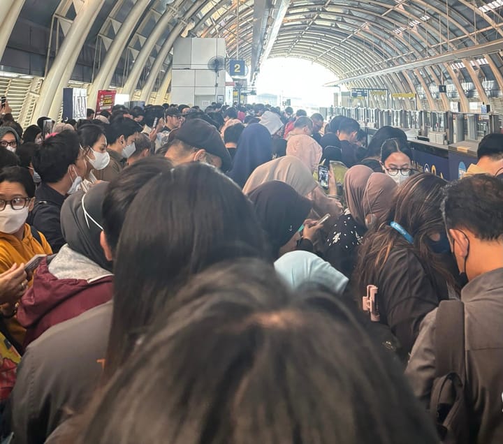 LRT Jabodebek Terganggu Pagi Ini, Sejumlah Kereta Alami Keterlambatan