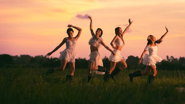 Album Perdana no na "island girl": Eksplorasi Musik Pop Berbalut Unsur Budaya Indonesia