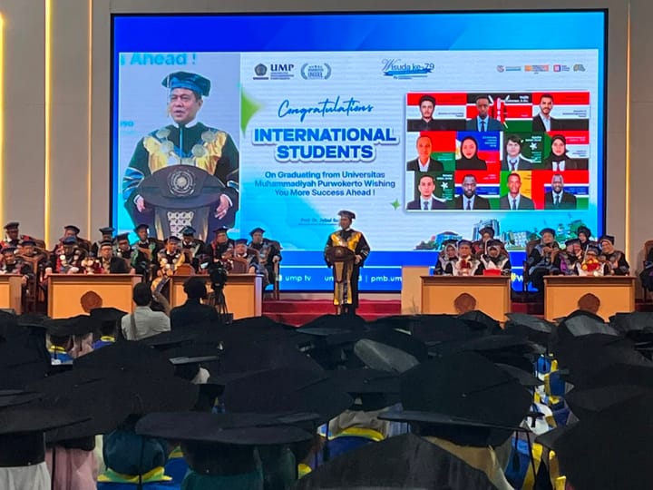 12 Mahasiswa Asing Lulus dari UMP