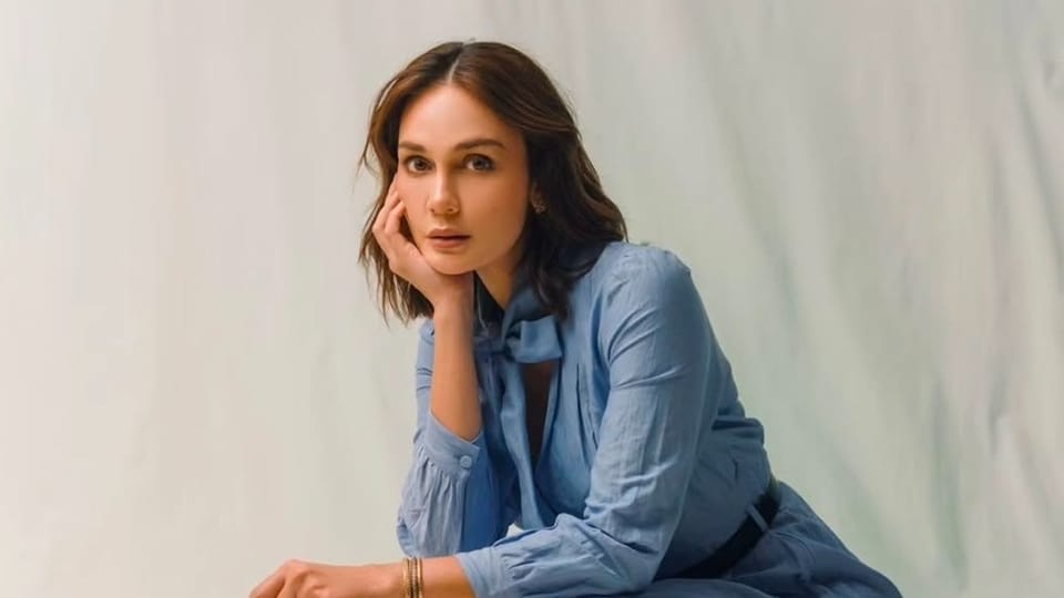 Diisukan Hamil, Luna Maya: Belum, Sabar