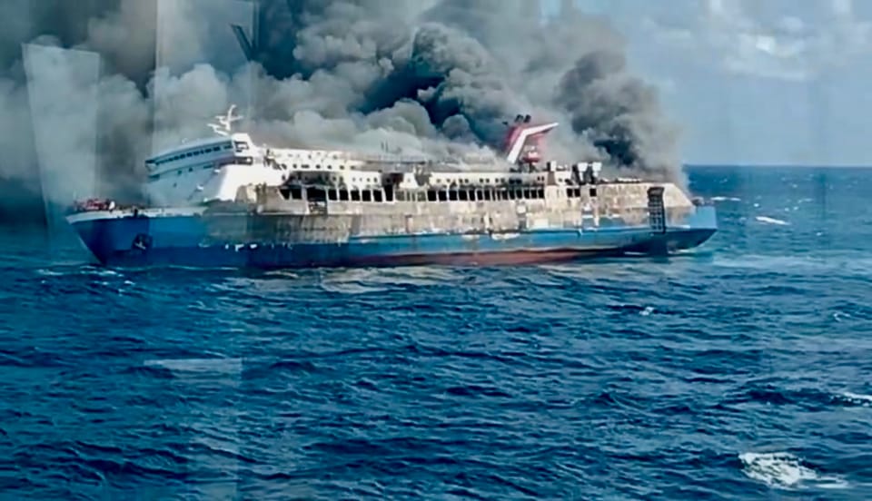 Kemenhub Kerahkan KN Grantin Tangani Kebakaran KM Mutiara Sentosa II