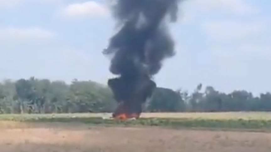 Pesawat Latih Jatuh di Blora, Dua Orang Selamat