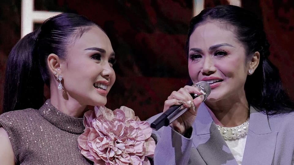 Kris Dayanti & Yuni Shara Turun Langsung Bantu Korban Gempa NTT